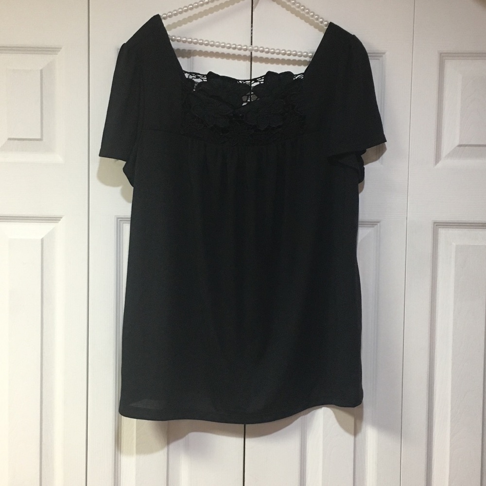 Black floral crocheted lace top size 18/20 women